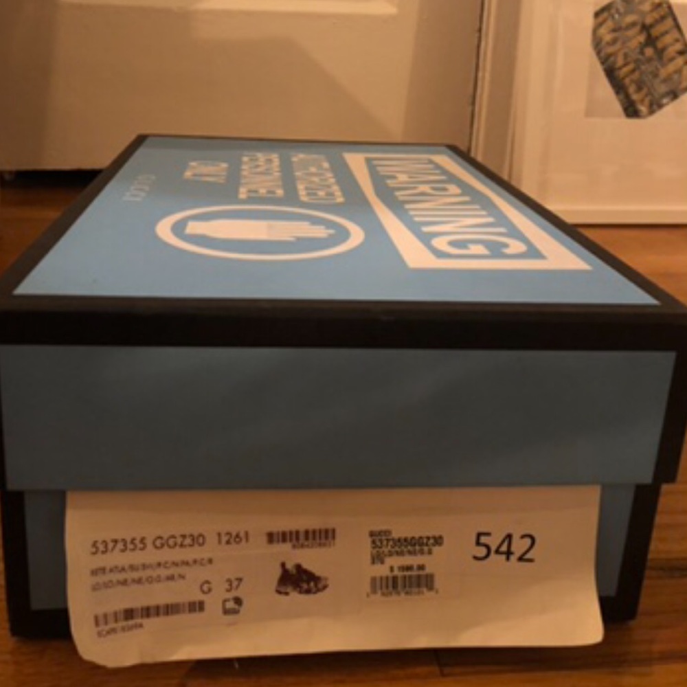 Gucci women’s Green flashtrek empty sneakers box